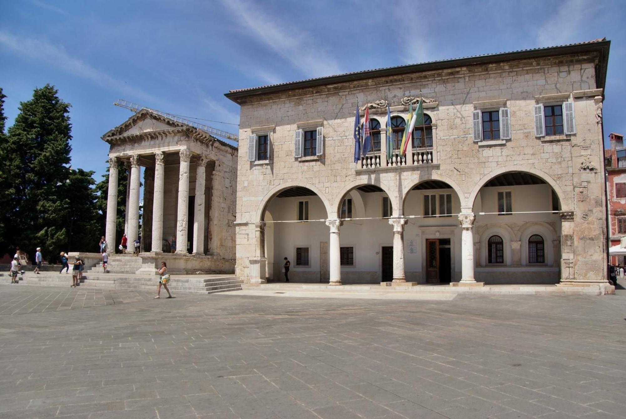Ttapartmani Pula Exterior foto